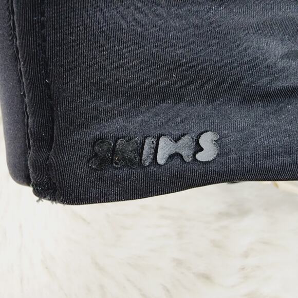 NEW Skims Black Onyx Wireless Lightly Lined Bra - Picture 4 of 11